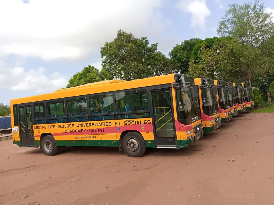 Arrêt bus, Abomey-Calavi — photo by Rachad sanoussi