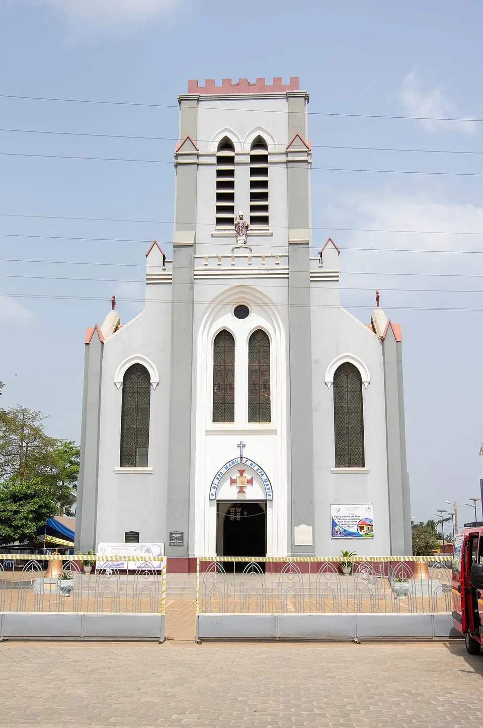 Basilique de l'Immaculée Conception, Ouidah — photo by Borisghost