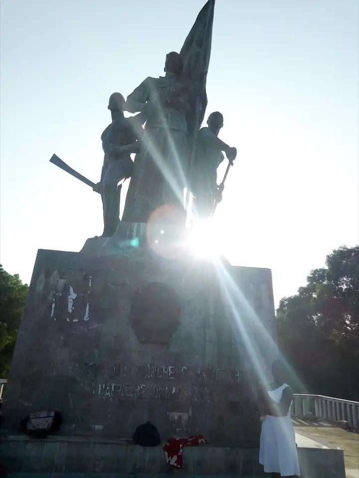 Place du Souvenir (2)